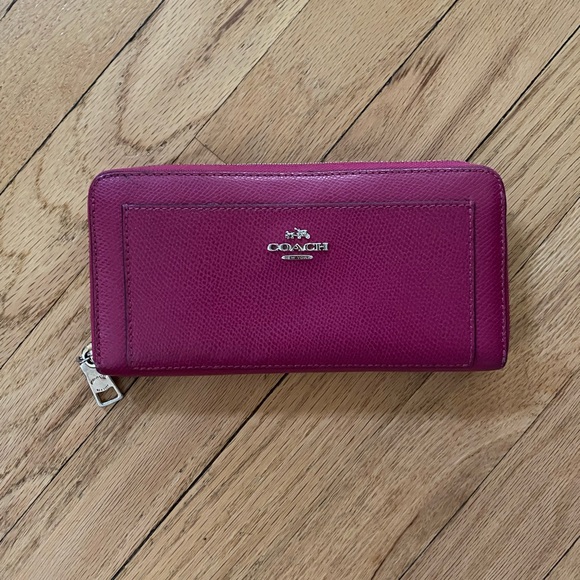 Coach Women's Pink Wallet - Picture 1 of 6